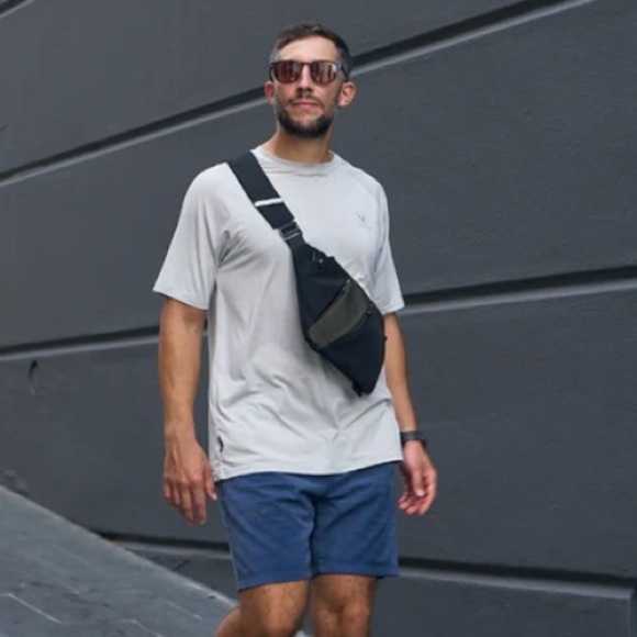 Peaksta Anti Theft Sling Crossbody New NWOT - Picture 6 of 16